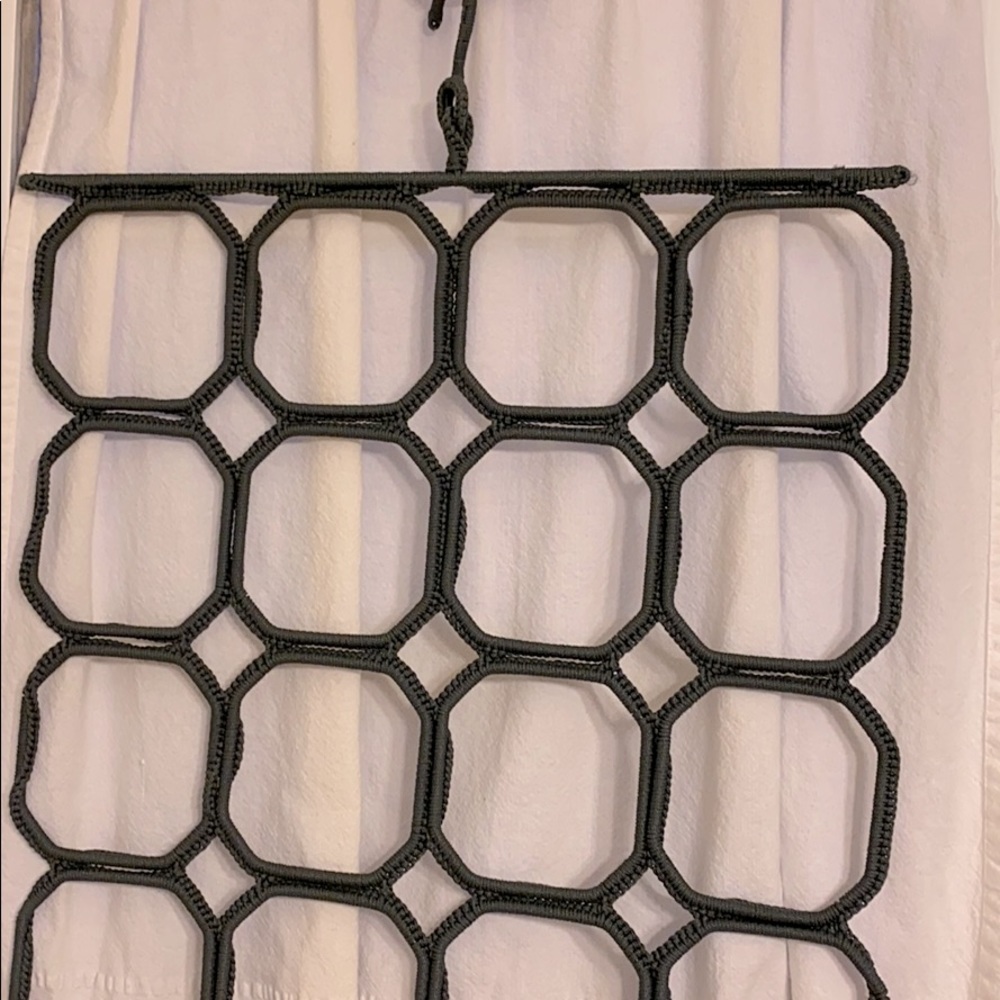 Scarf hanger